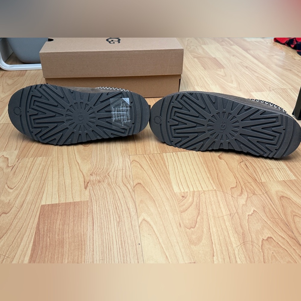 UGG K Tazz Slippers - Picture 14 of 14